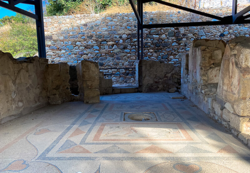 Det västarkeologiska området i kosstaden ligger i stadens centrum. Denna del av staden hade övergivits under medeltiden