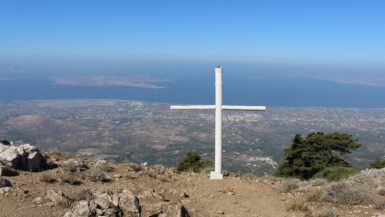 Vandringen upp på berget Dikeos från Zia