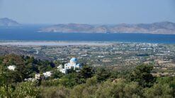 Zia på egen hand – utsikt över bergsbyn och Kos från Dikeos